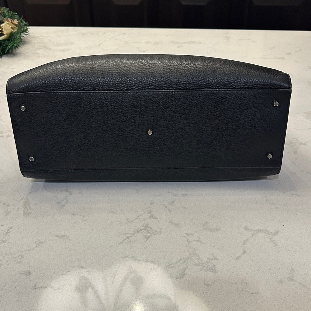 Elegant Black Leather Furla Bag - Picture 4 of 10